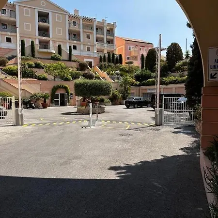 With Garden, Pool, Sea View And Parking * Cannes